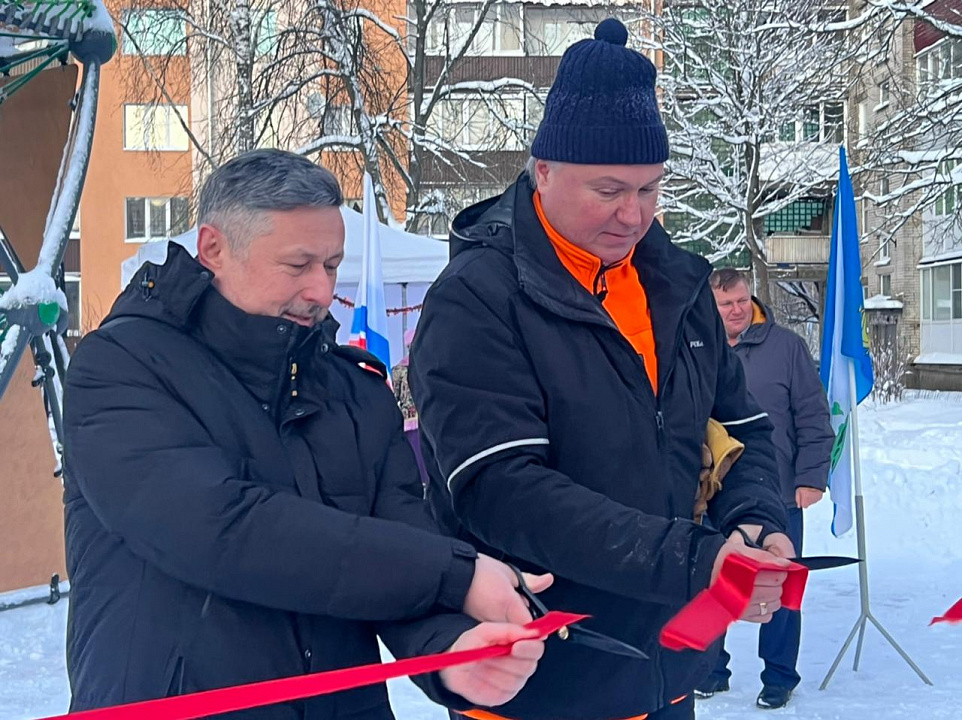 «Все лучшее – детям»: в Ломоносовском районе открыли новые детские площадки