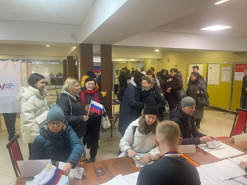 Выборы Президента России стартовали на избирательных участках в Ломоносовском районе