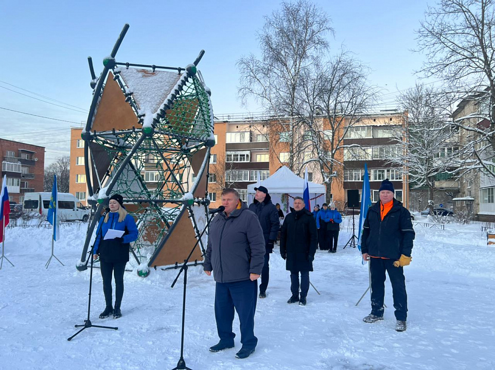 «Все лучшее – детям»: в Ломоносовском районе открыли новые детские площадки