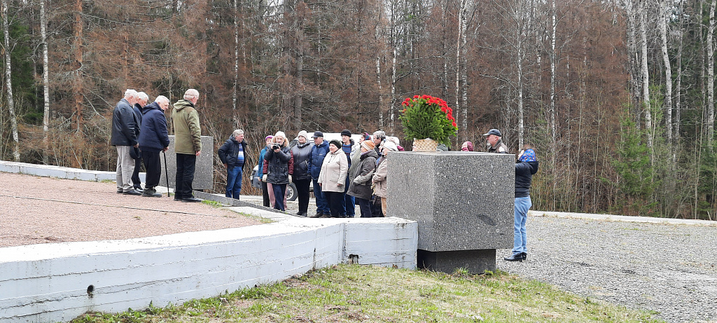 Ветераны государственной службы Правительства Ленинградской области навели порядок на горе Колокольня