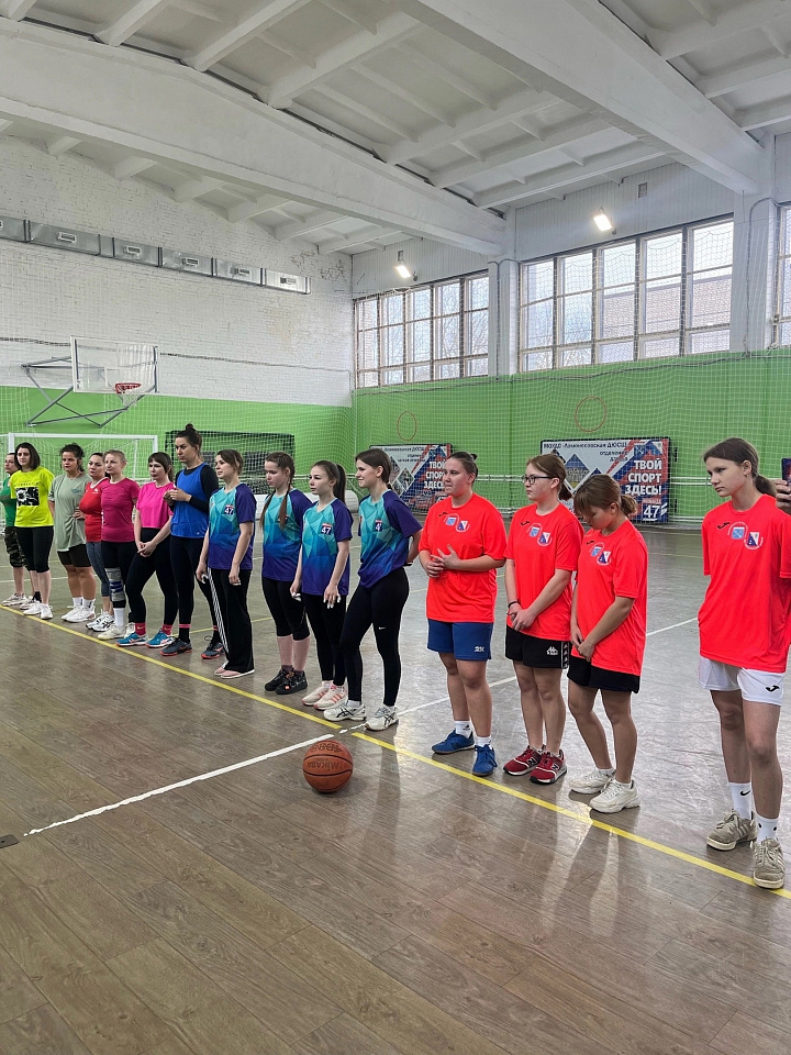 «Международный женский день по-спортивному!»: в стенах Ломоносовской спортивной школы прошли соревнования по баскетболу среди женщин