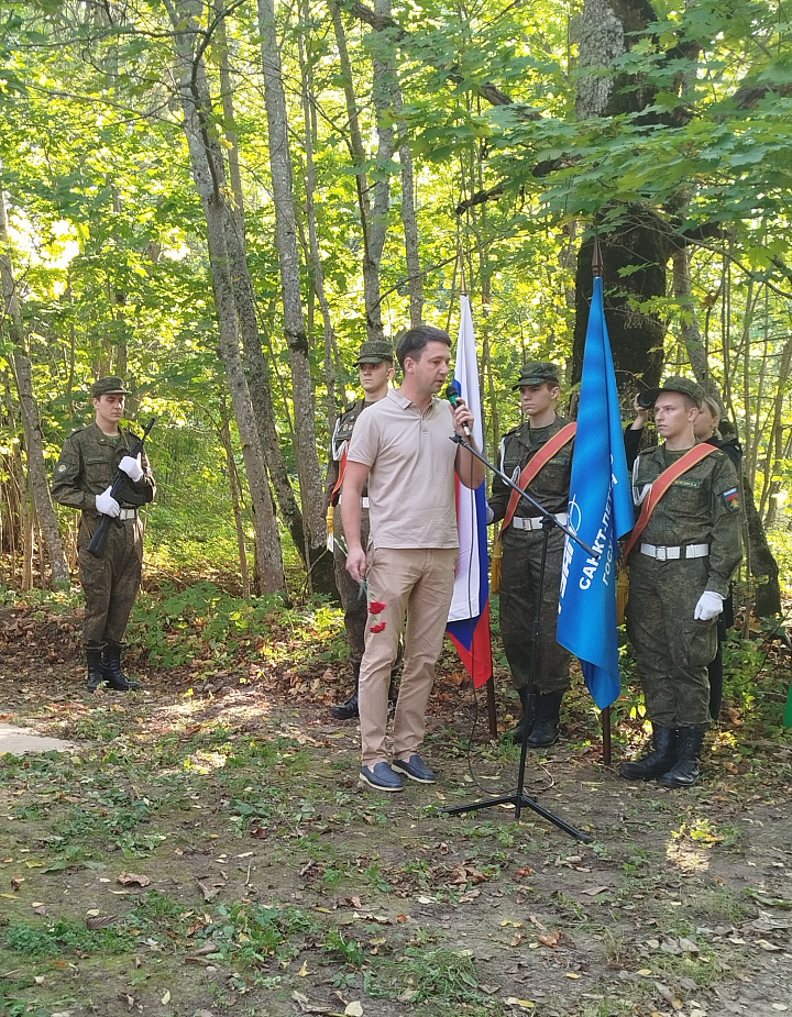 В Лопухинском сельском поселении открыли памятник в честь бойцов-студентов