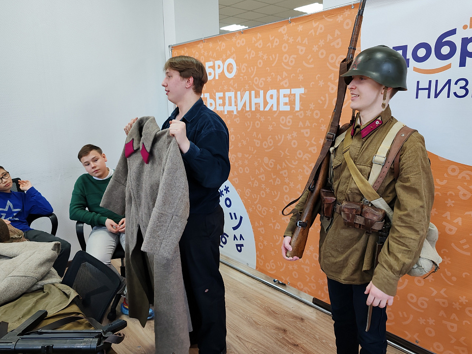 Молодые поисковики Ломоносовского района изучили основные виды снаряжения Советско-Финляндской войны и Великой Отечественной войны