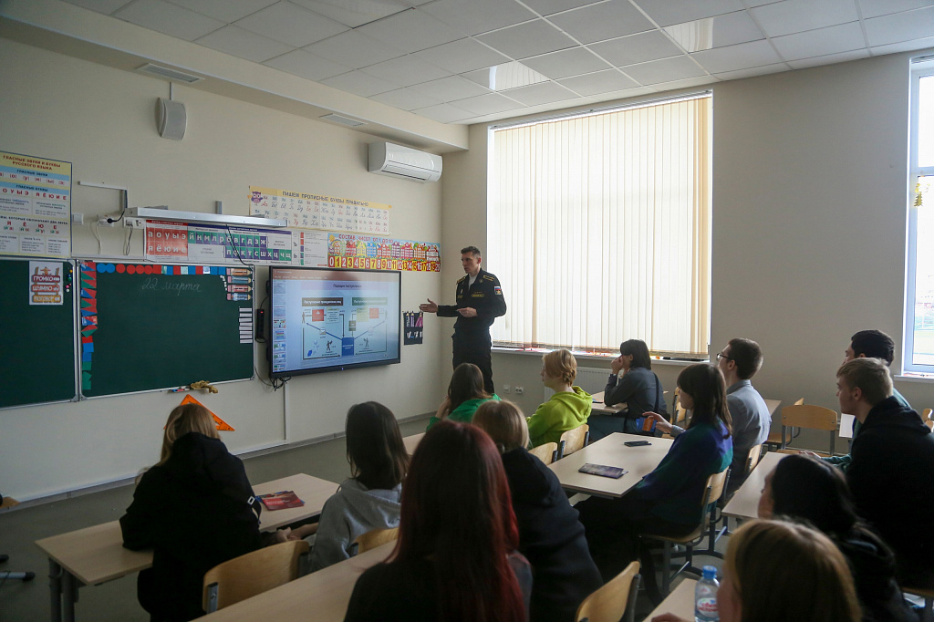 Школьники Ломоносовского района встретились с представителями колледжей и высших учебных заведений Ленобласти и Петербурга